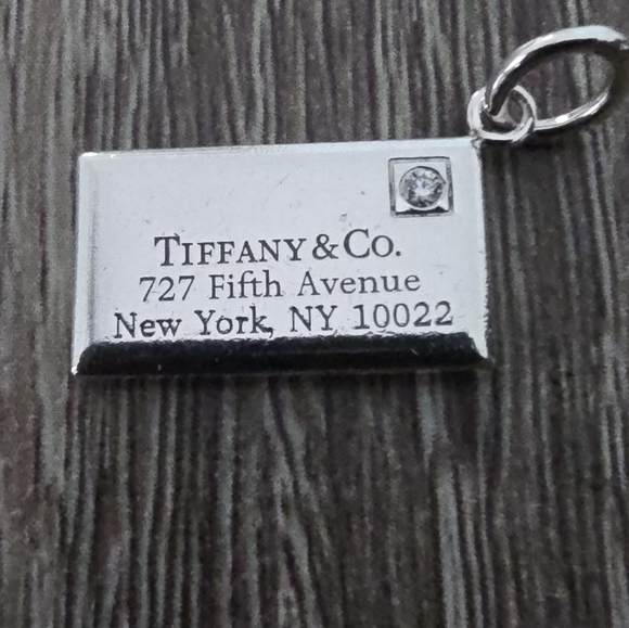 Envelope charm in‎ VGUC